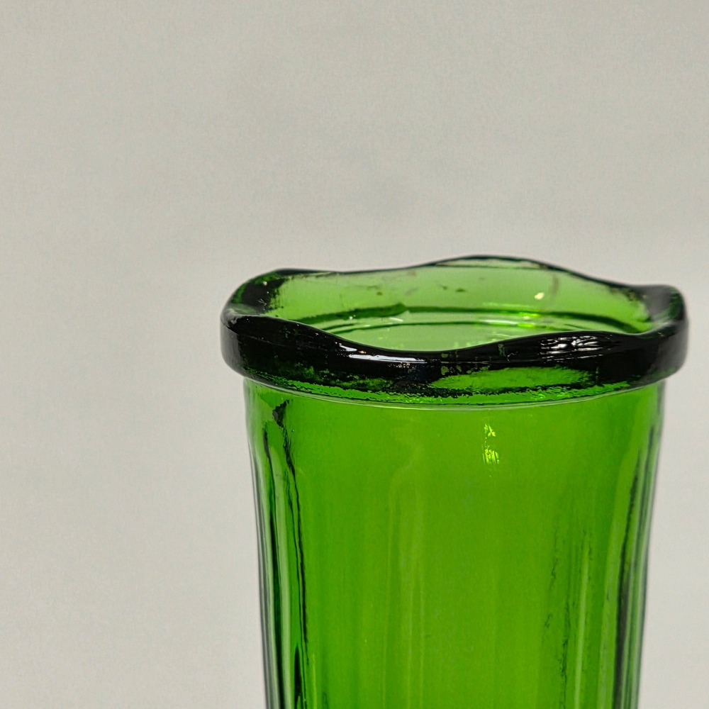 C.F.G. Emerald Green Bud Stem Vase Textured Ridged Art Glass 6 Inches Vintage - Picture 6 of 6